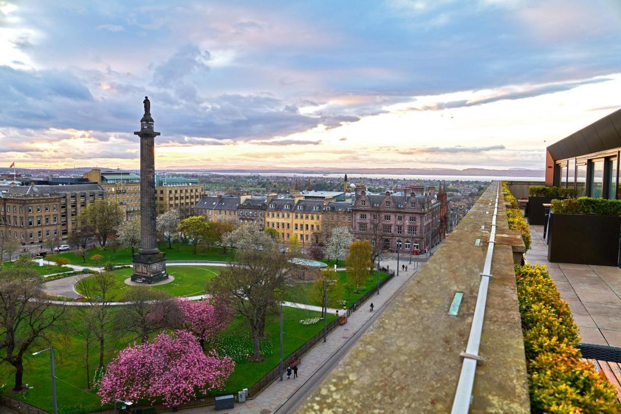 Aparthotel Cheval The Edinburgh Grand Exterior foto The view from the rooftop of the Edinburgh Academy