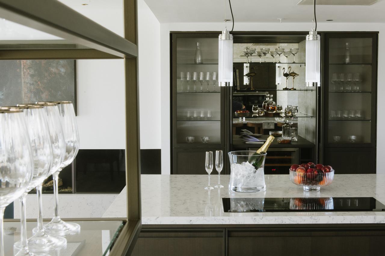 Aparthotel Cheval The Edinburgh Grand Exterior foto A kitchen designed by the London-based interior design company, Savile Row Interiors
