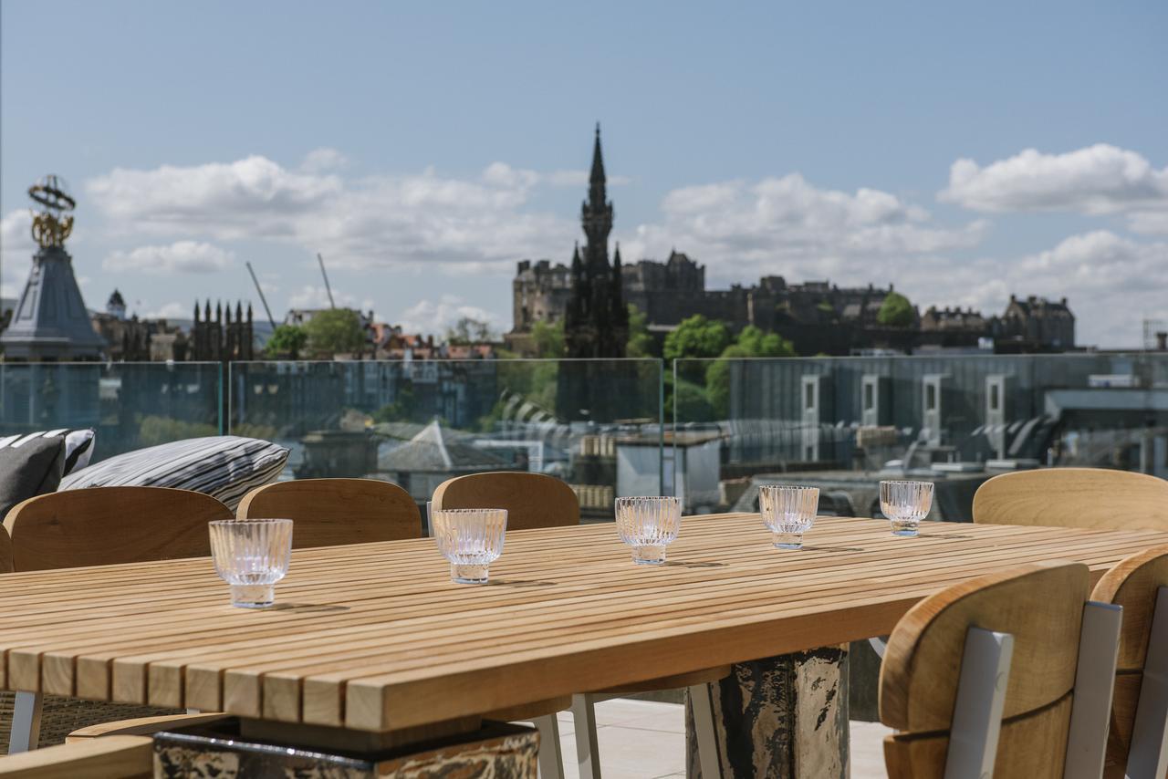 Aparthotel Cheval The Edinburgh Grand Exterior foto The rooftop bar at the Edinburgh Marriott Hotel