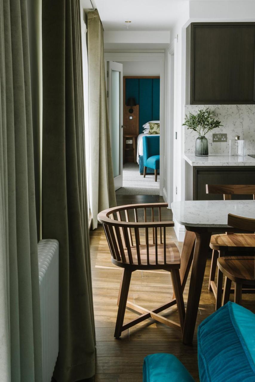 Aparthotel Cheval The Edinburgh Grand Exterior foto Interior of a suite at The Ivy Collection